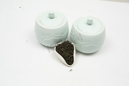 产品商图白色纯色背景图之红茶茶叶茶罐摄影图配图