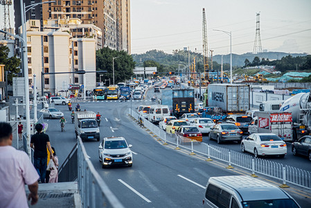 城市马路摄影照片_红绿灯摄影图