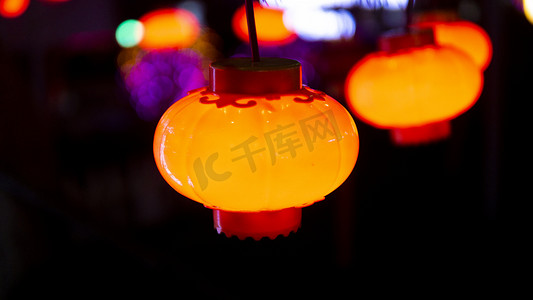中秋节快乐摄影照片_烘托氛围红色小灯笼摄影图