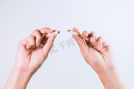 香烟png摄影照片_世界无烟日掰断香烟