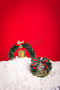 圣诞铃铛圣诞花环圣诞海报摄影图
