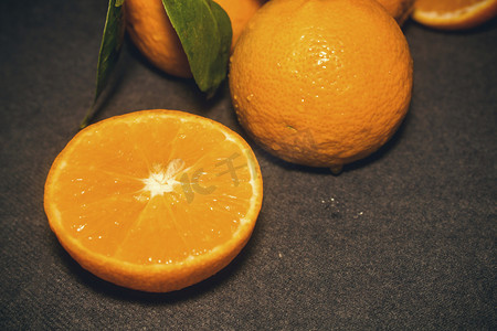 香甜新鲜橙子摄影图