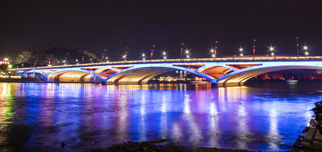 灯光霓虹灯摄影照片_城市夜景霓虹大桥摄影图