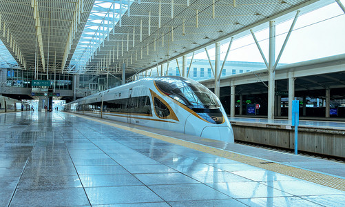呼和浩特高铁站高铁列车外景摄影图