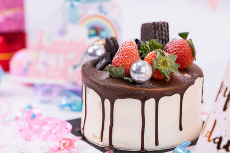 摄影照片_生日蛋糕巧克力蛋糕摄影图