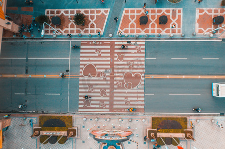 大气摄影图摄影照片_武汉光谷步行街人行道大气俯视航拍摄影图