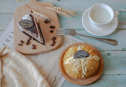 面包蛋糕烘培店摄影照片_下午茶巧克力蛋糕甜品摄影图