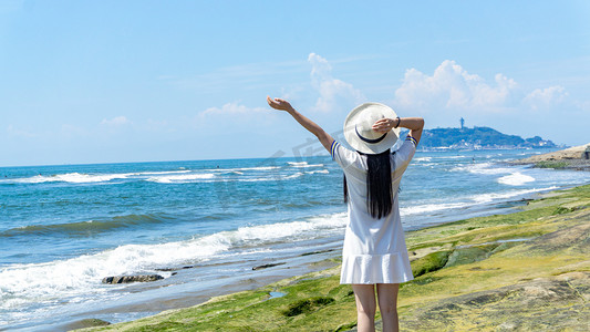 人像海边女孩背影