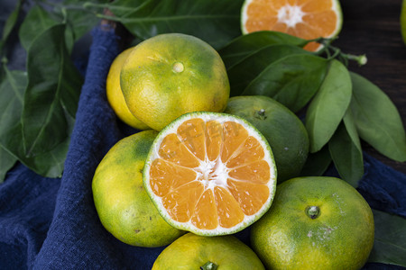 鲜果摄影照片_秋季丰收水果橘子摄影图