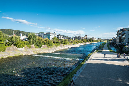 午后京都鸭川公园摄影图