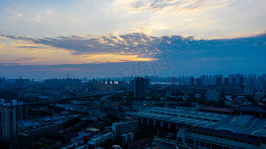 武汉城市日落大气摄影图