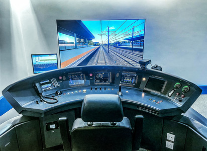 高铁复兴号驾驶舱模拟器摄影图