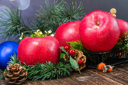 圣诞节装饰红苹果摄影图