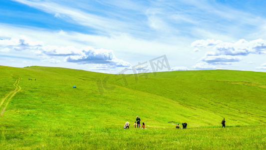 高山蓝天摄影照片_内蒙古高山草原绿色景观摄影图