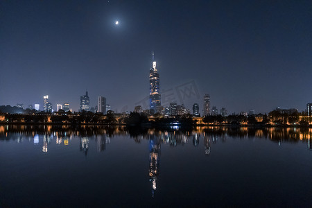 喜迎国庆国庆摄影照片_夜晚的南京玄武湖风光摄影图