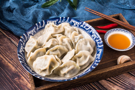 食物消化卡通摄影照片_美食水饺筷子醋摄影图