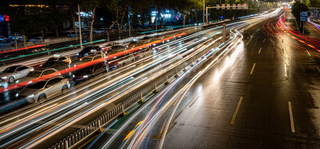 武汉城市街道中南路交通车流光绘摄影图
