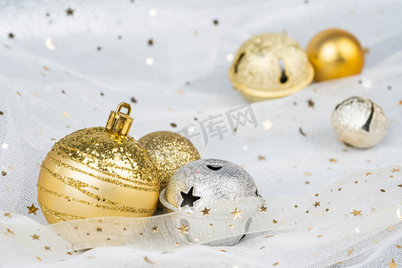 圣诞节装饰摄影照片_圣诞节装饰金色圣诞球