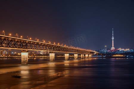 武汉城市建筑长江大桥龟山电视台夜景摄影图