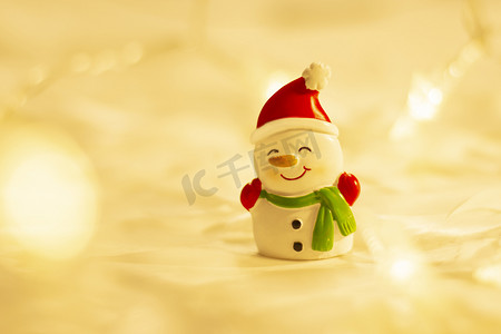 唯美圣诞节摄影照片_唯美暖色调小雪人