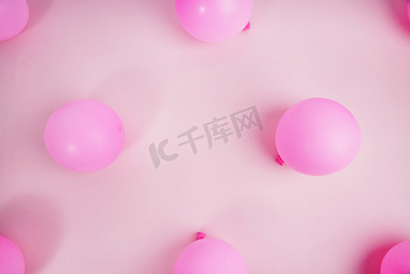 庆祝气球摄影照片_粉红色气球背景