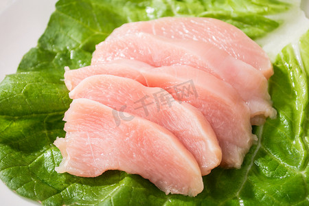 中华美食图章摄影照片_美食绿叶鸡胸肉切片