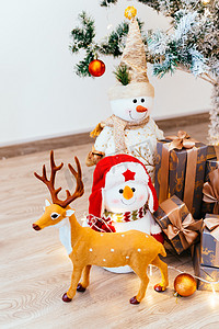 冬季圣诞节圣诞树的礼物素材的摄影图