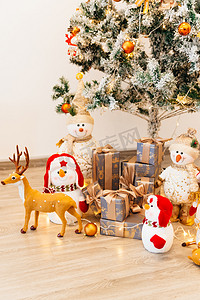 冬季圣诞节圣诞树礼物素材摄影图