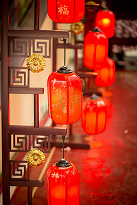 南方小年摄影照片_中国风复古春节红灯笼过节氛围中式团圆