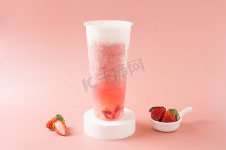 草莓奶盖水果茶粉色产品茶饮