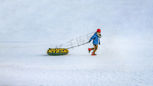 冬季小朋友滑雪滑冰
