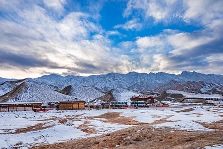 大气甘肃张掖冬季雪山大景