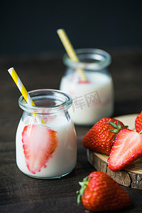 草莓酸奶饮品