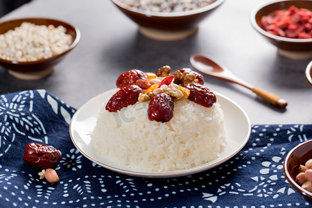 传统的红枣八宝饭杂粮中式美食