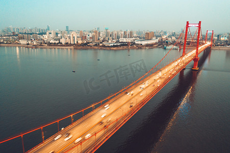武汉城市建筑鹦鹉洲长江大桥桥身江面摄影图
