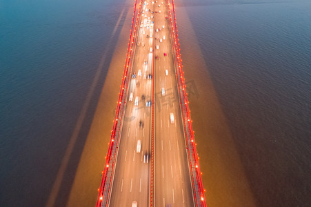 武汉城市建筑鹦鹉洲长江大桥航拍车流摄影图