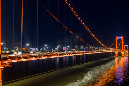 武汉城市建筑鹦鹉洲长江大桥桥身夜景摄影图