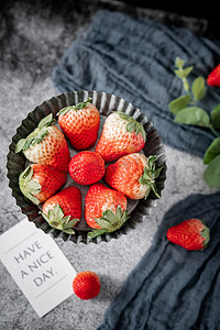美味水果草莓摆拍