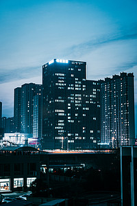 城市写字楼高楼大厦上班族夜景拍摄