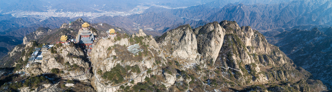 光洒大地摄影照片_洛阳老君山白天老君山老君山静物摄影图配图