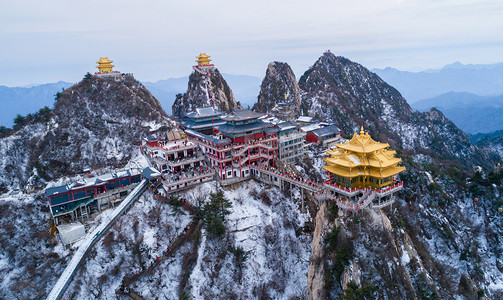 老君山雪景白天老君山老君山静物摄影图配图