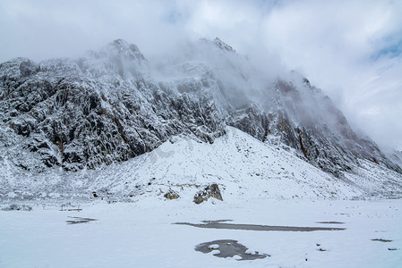 冬天大雪大寒雪后山谷