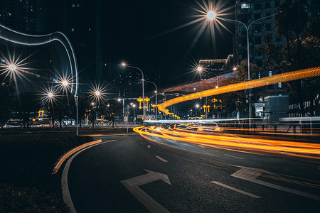 城市马路摄影照片_武汉城市交通夜晚车流光绘光谷广场长曝光摄影图配图