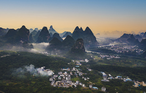 城市夕阳桂林山水山脉无人机拍摄摄影图配图