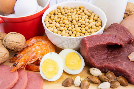 蛋白质组合午餐肉蛋奶餐桌烹饪摄影图配图