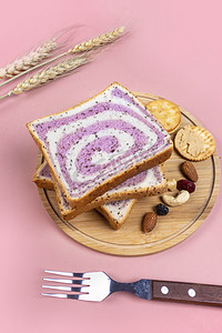 美味圈圈紫薯面包代餐美食摄影图配图