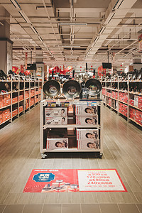 日用品超市摄影照片_超市购物消费百货厨具用品摄影图配图