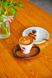 文艺小清新咖啡摄影照片_咖啡白天拉花咖啡咖啡店摄影图配图
