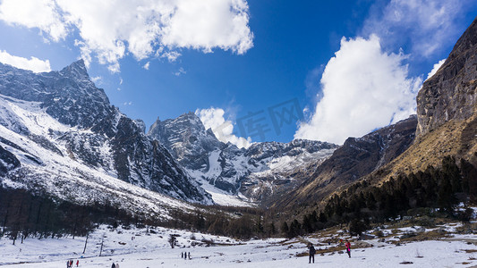 自然风光冬季雪山山峰高清摄影图配图