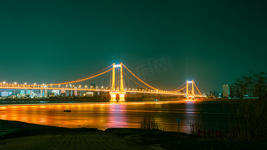 武汉城市建筑夜晚桥鹦鹉洲大桥长曝光摄影图配图